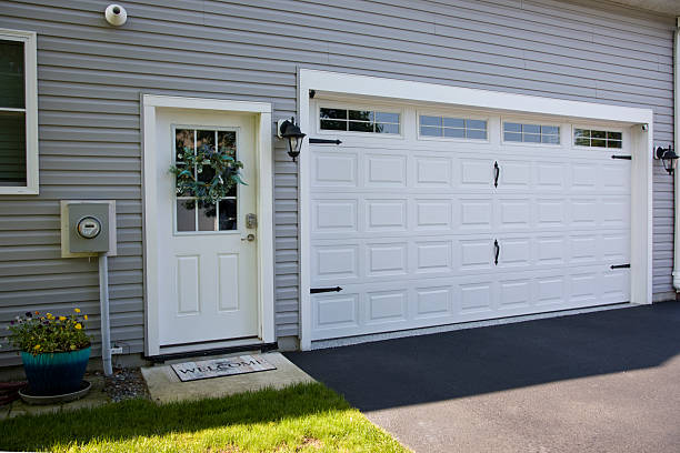 24/7 Emergency Garage Door Roller Replacement experts in Comfort, TX